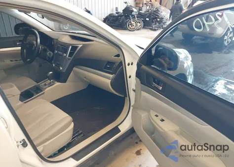 2013 Subaru Outback 2.5I Premium z USA, uszkodzony, nr VIN 4S4BRBCC9D3304220